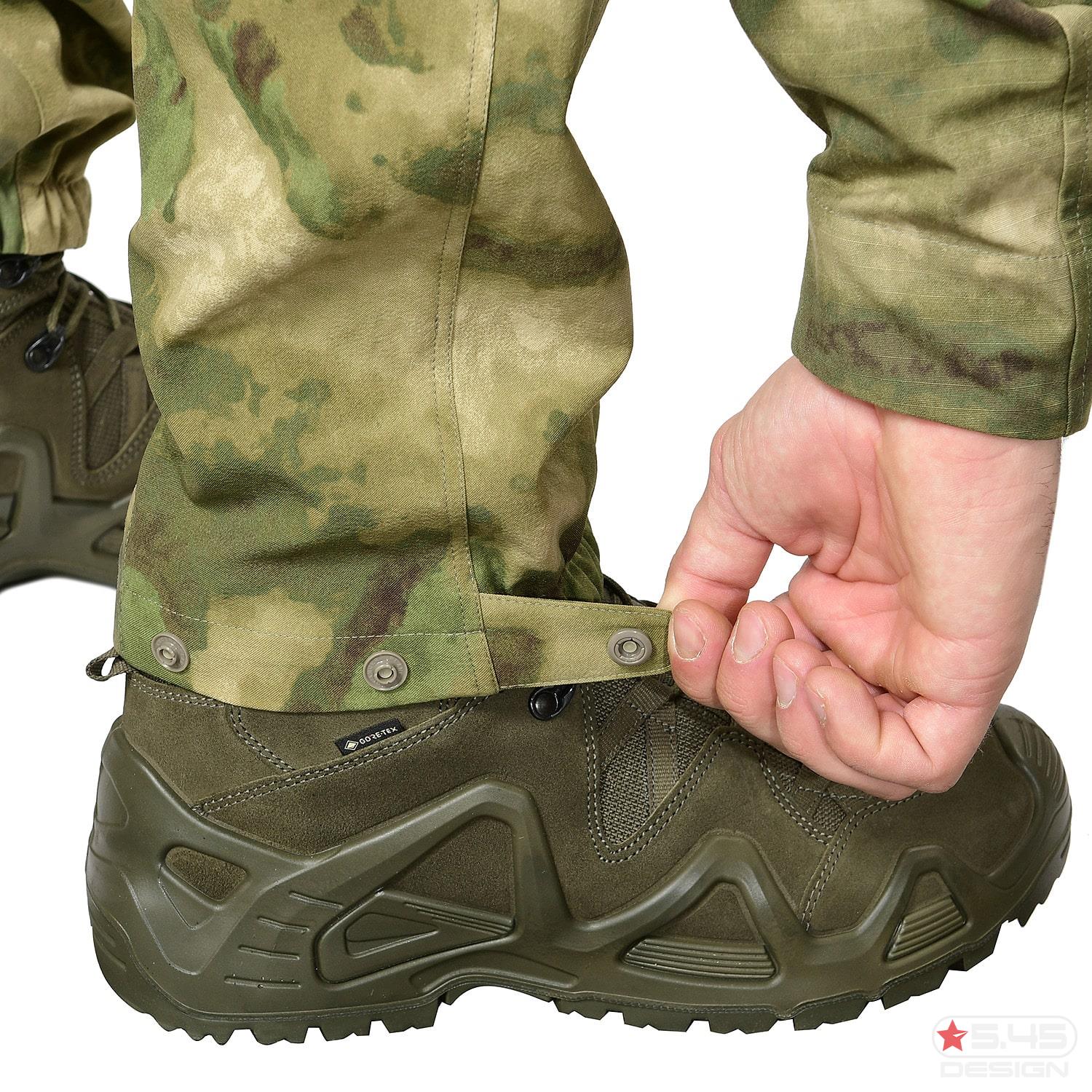 The bottom area of the pants can be adjusted to the boots volume.